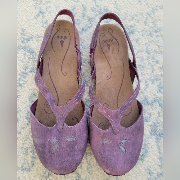 Ahnu Shoes - Ahnu leather comfort sandals size 9